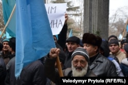 Проукраинский митинг против сепаратизма в Крыму. Симферополь, 26 февраля 2014 года