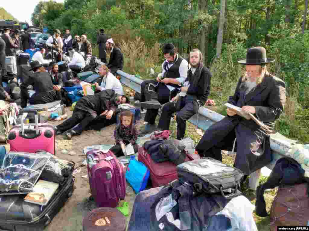 Many of the travelers are now waiting at the roadside near the Novaya Huta crossing in Belarus&#39;s southeastern Homel region.