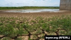 Обмелевшее Межгорное водохранилище, Крым, 25 июня 2020 года. Иллюстрационное фото