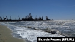 Бердянский порт на Азовском море, Украина. Иллюстрационное фото