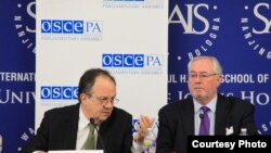 Joao Soares (left), the head of the OSCE Parliamentary Assembly's U.S. election observation mission, and Spencer Oliver, the OSCE Parliamentary Assembly's secretary-general, at a press conference in Washington.