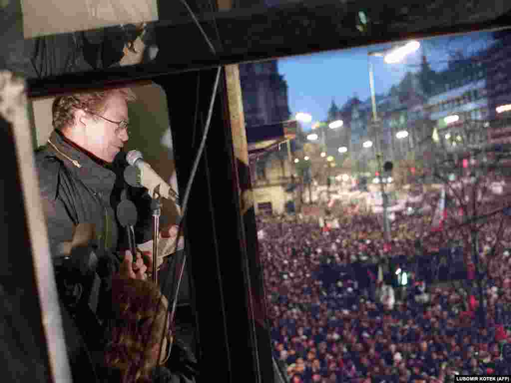 Vaclav Havel, a dissident playwright and former political prisoner, addresses protesters from a balcony overlooking Wenceslas Square on November 24. The crowd had grown to some 300,000.