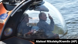 On July 27, while 1,300 protesters were being forcibly detained in Moscow, Russian President Vladimir Putin chose to go on a deep dive far from the madding crowds.