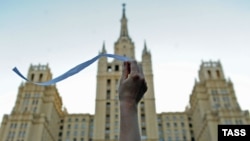 Following the December 2011 State Duma elections, tens of thousands of Muscovites poured into the streets festooned in white ribbons.