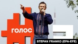 Ukrainian singer Svyatoslav Vakarchuk presents his new party in Kyiv on May 16. 