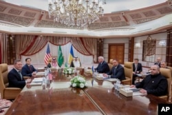 US and Ukrainian negotiators, at the beginning of negotiations, in Jeddah, Saudi Arabia, on March 11