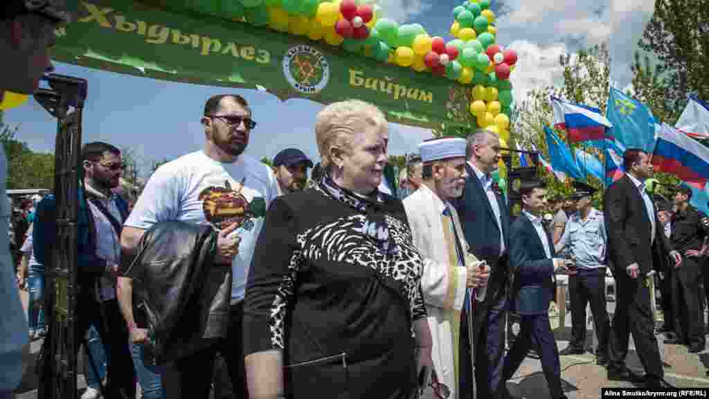 Чиновники приехали на праздник