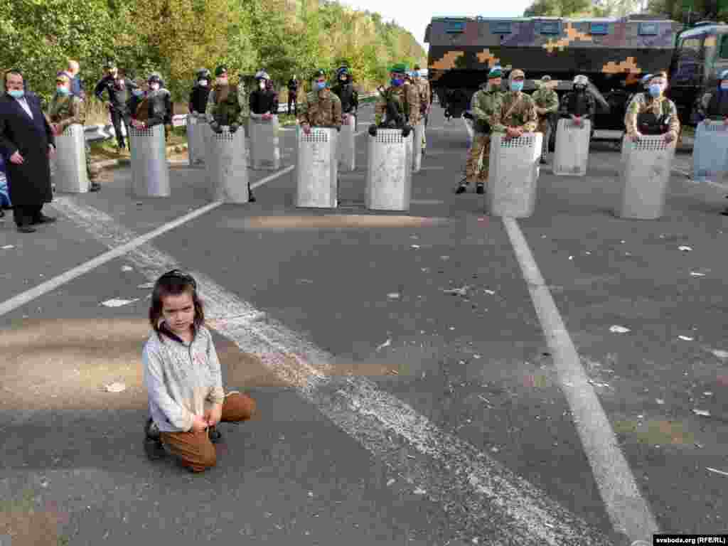 A child pilgrim sits on a road blocked by Ukrainian border police. Ukraine, which has recorded high numbers of new coronavirus cases in recent weeks, has kept the ban on foreigners in place until September 28.